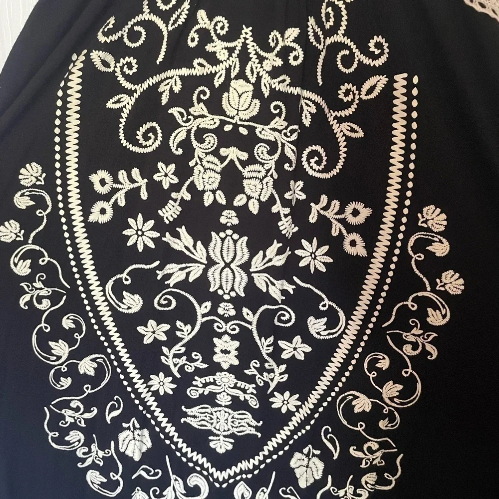 Rue 21 Printed Maxi dress. Size medium - Picture 5 of 11